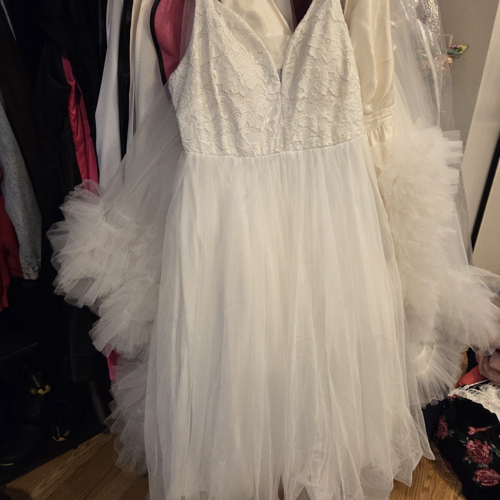 Chic White Lace Bridal Dress